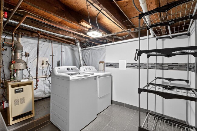 Building Photo - 104 McAdoo Ave