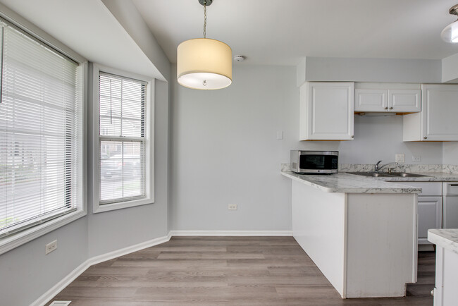 Building Photo - 3491 Willowview Ct