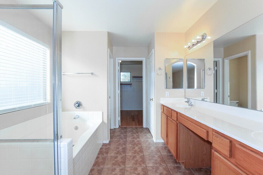 Building Photo - 14807 W Larkspur Dr