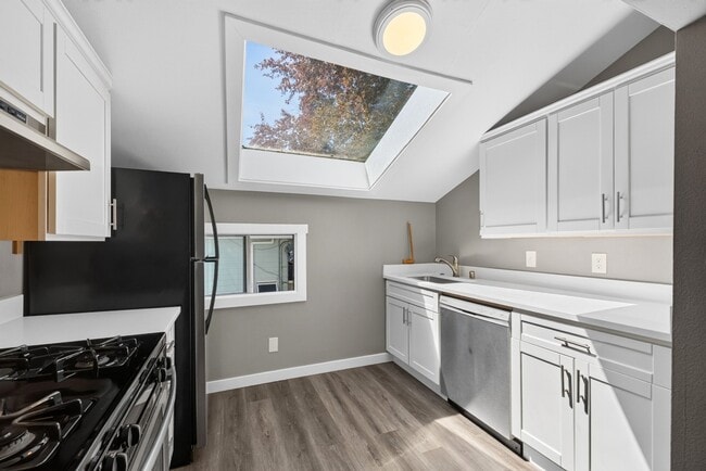 Building Photo - Modern 1-Bed Apartment in Heart of Tacoma