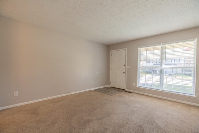 Building Photo - 484-486 Applegate Ln