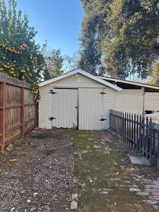 Building Photo - 54-2203