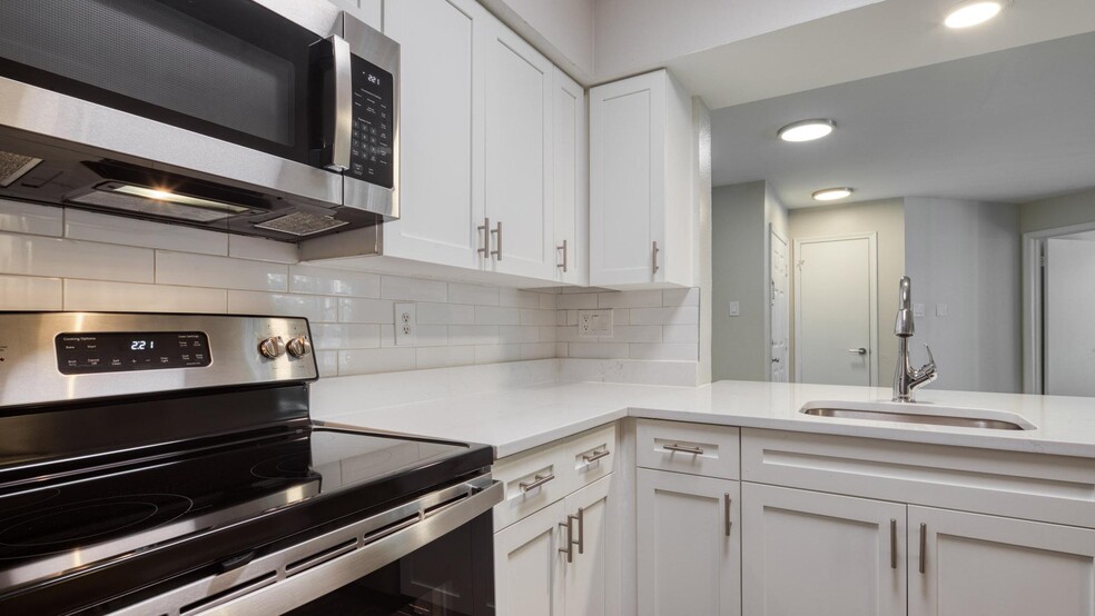 Building Photo - The Crest on Hampton Hollow