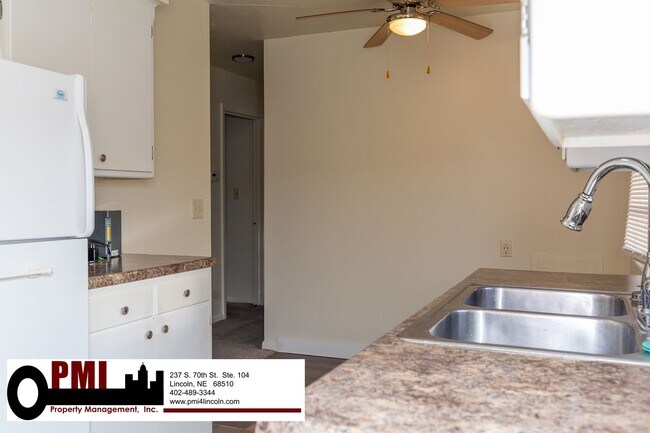 Building Photo - 2 Bedroom, 1 Bathroom House for Rent; Avai...