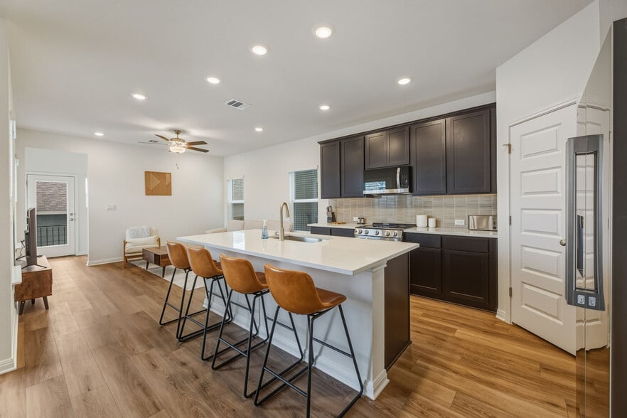 Building Photo - 2017 Ridge Runner Dr