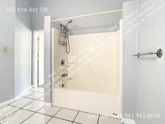 Building Photo - 602 4th Ave SW