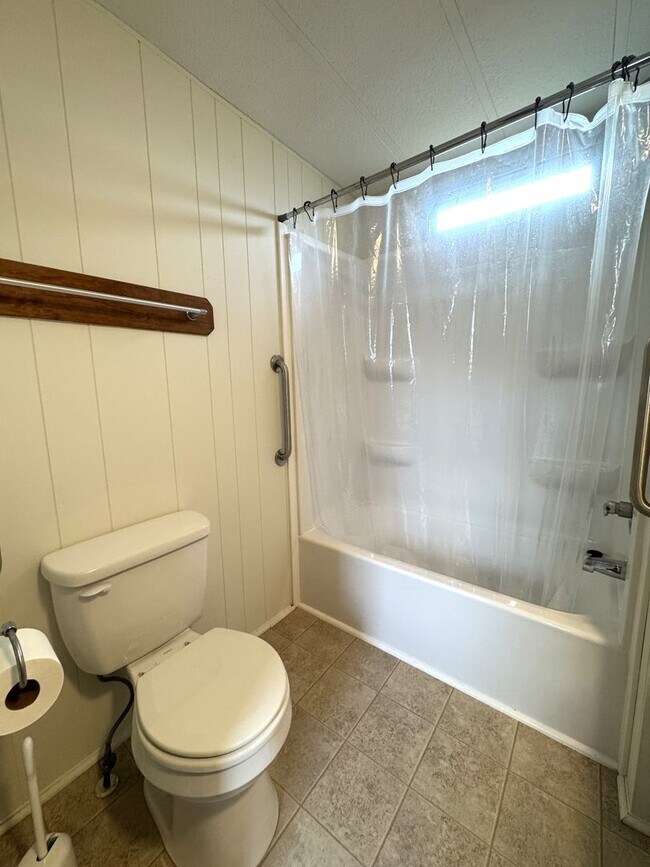 Building Photo - Single Family Manufactured Home- Ready for Move In!