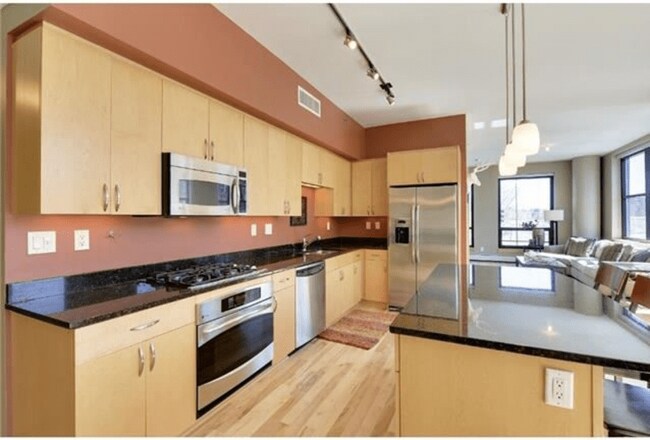 Building Photo - 215 10th Ave S