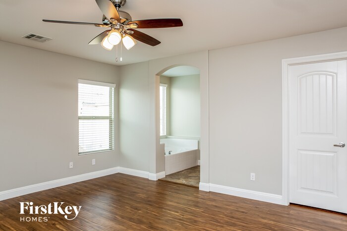 Building Photo - 6846 Majestic Palm Dr