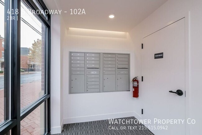 Building Photo - 418 S Broadway-102A