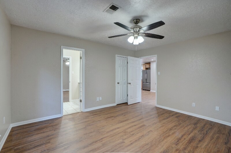 Building Photo - 4811 Holly Ln S