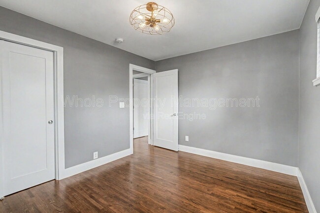 Building Photo - 5565 E Bails Dr
