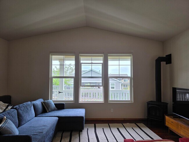 Building Photo - 3 Bedroom Rambler in Poulsbo's Chateau Ridge Neighborhood!