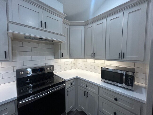 Building Photo - Beautiful Updated Home