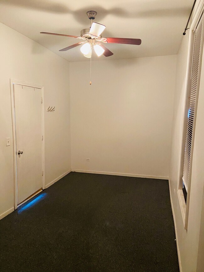 Building Photo - 1656 N Talman Ave