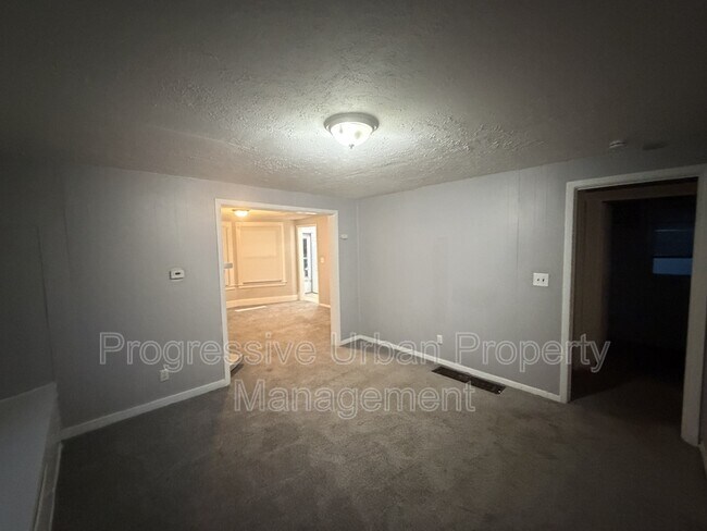 Building Photo - 10602 Earle Ave