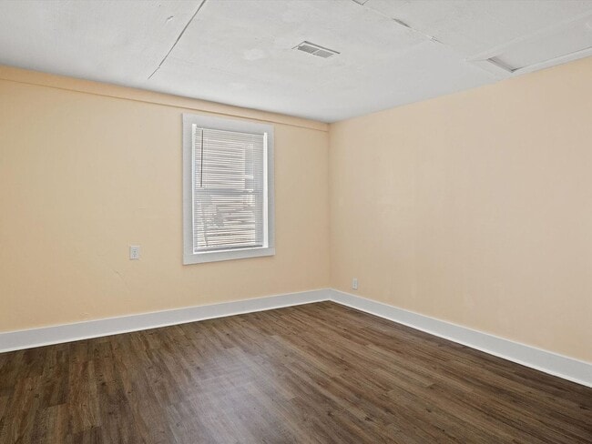 Building Photo - 150 Cook Ave