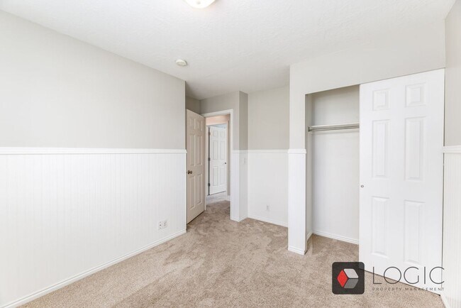 Building Photo - 835 W 2400 N St