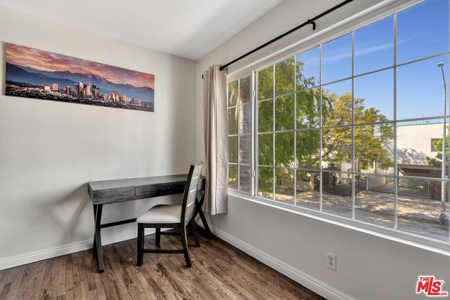 Building Photo - 932 Wilcox Ave