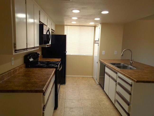 Building Photo - HOME IN ACTIVE ADULT COMMUNITY!!!