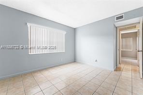 Building Photo - 1018 Twin Lakes Dr