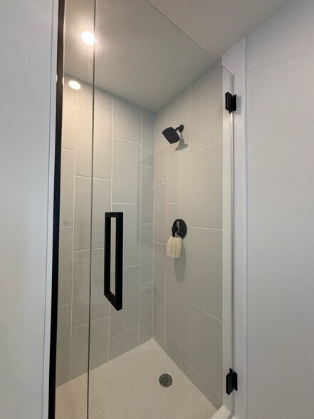 Building Photo - 138 NE 23rd St