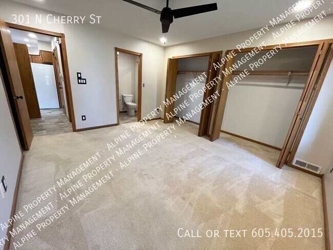 Building Photo - 301 N Cherry St