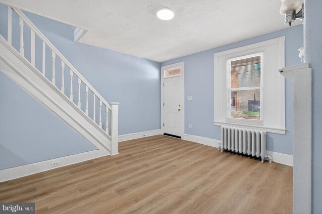 Building Photo - 136 Farson St