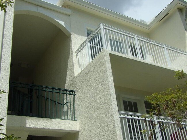 Building Photo - 9849 Baywinds Blvd
