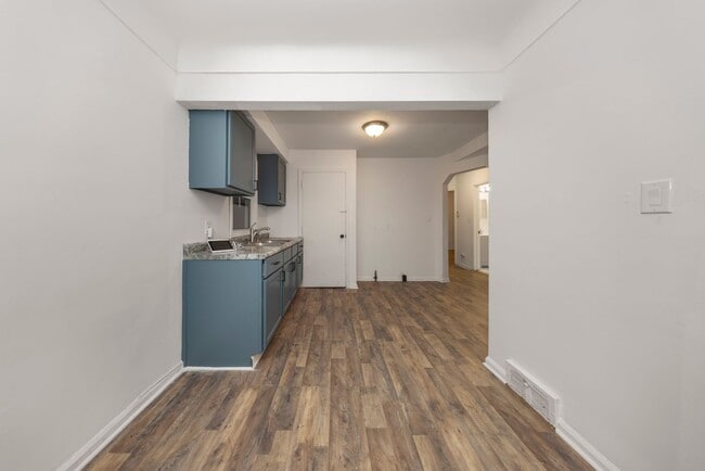 Building Photo - 3 bedroom bungalow $1199/month