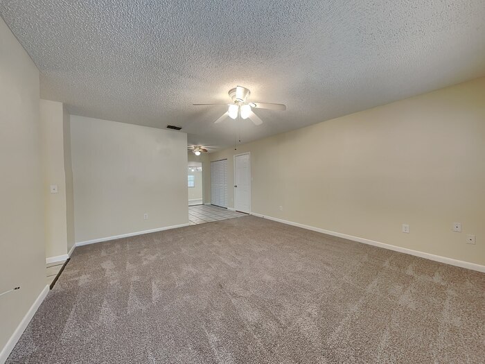 Building Photo - 216 Carla Ann Ct