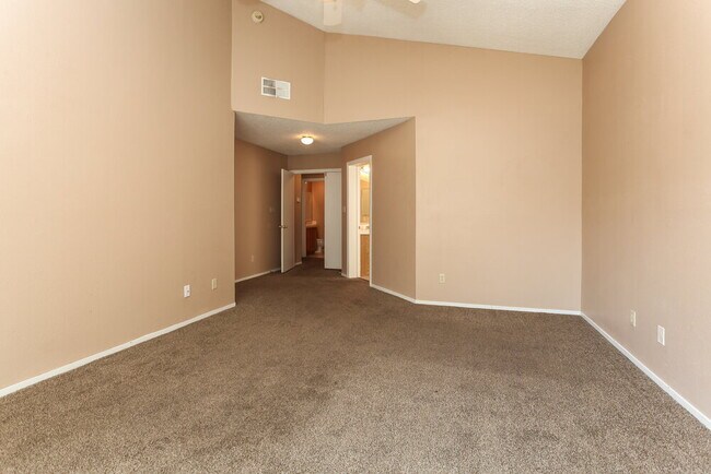 Building Photo - 4216 Laurel Hill Dr