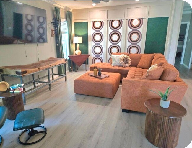 Building Photo - 121 12th St