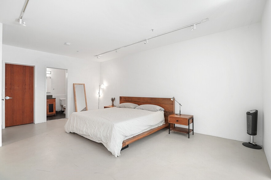 Basement Bedroom / Office - 712 Bryant St