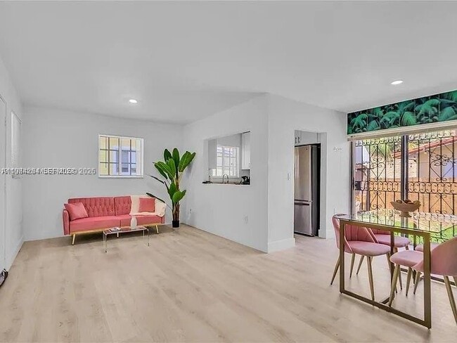 Building Photo - 1011 NW 23rd Ave