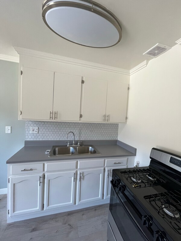 Building Photo - 20033 Saticoy St