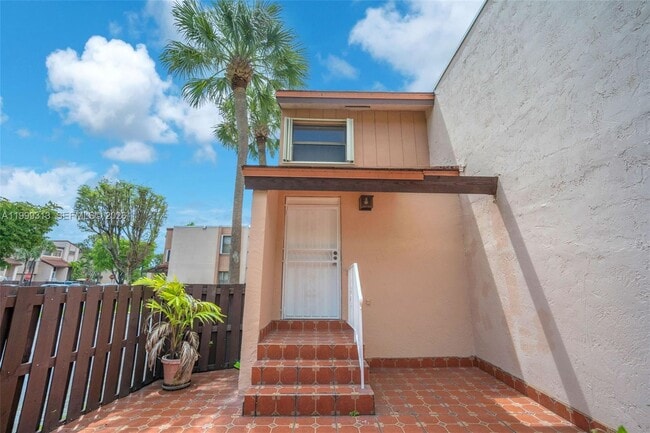 Building Photo - 685 W Park Dr