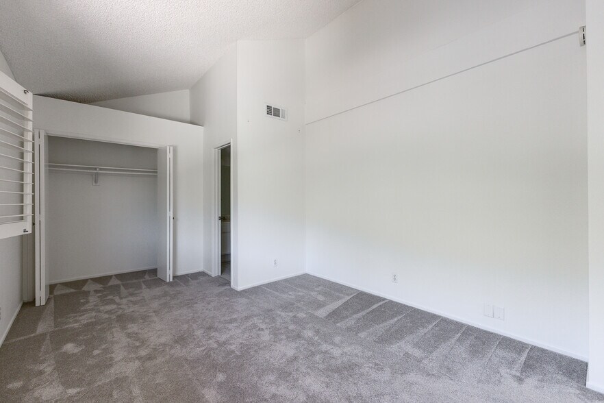 Building Photo - 1709 Camino de Villas