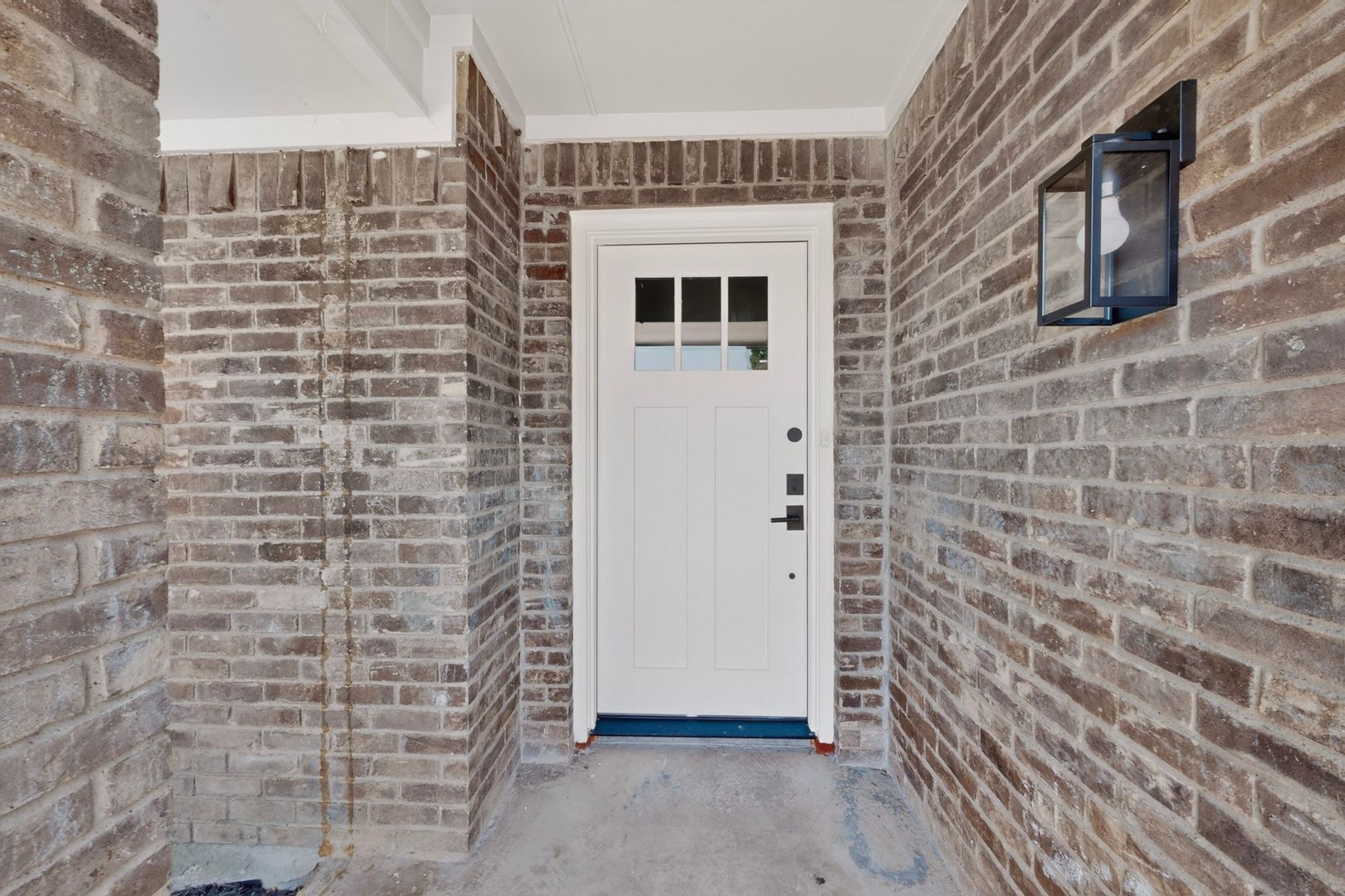 Building Photo - 2200 Winona Dr