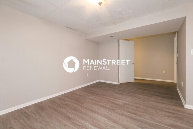 Building Photo - 3 Bedroom Pet-Friendly Home in Lees Summit, MO with Main Street Renewal
