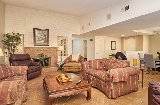 Building Photo - 25 Joya Dr