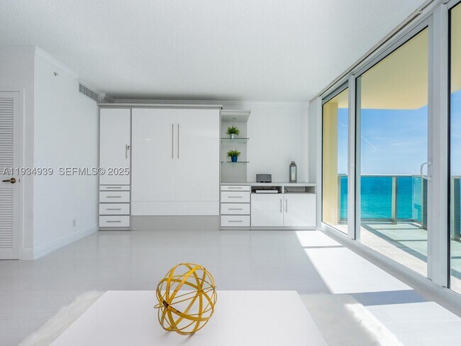 Building Photo - 2501 S Ocean Dr