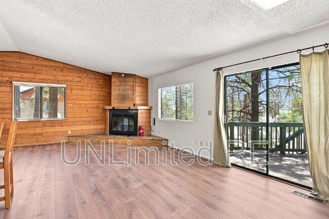 Building Photo - 1410 Inverrary Way