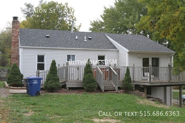 Building Photo - Beautiful Home with 5 car garage!