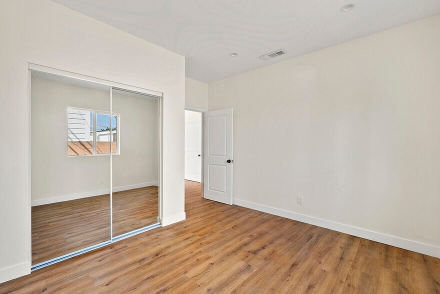 Building Photo - 3043 S Bronson Ave