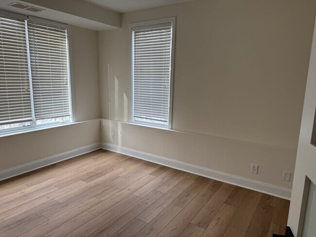 Building Photo - Nob Hill 2 Bedroom 2 Bath renovated Condo in Manayunk for rent $2,495/month