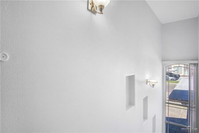 Building Photo - 15 West Dr