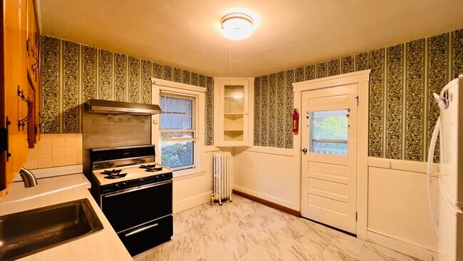 Building Photo - 164 E Elm Ave