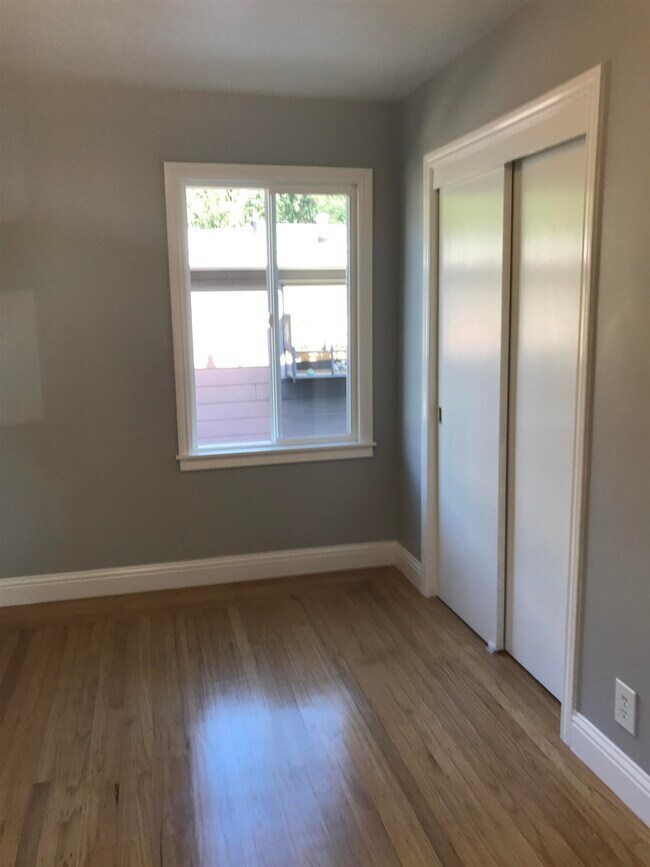 Building Photo - 7630 Terrace Dr