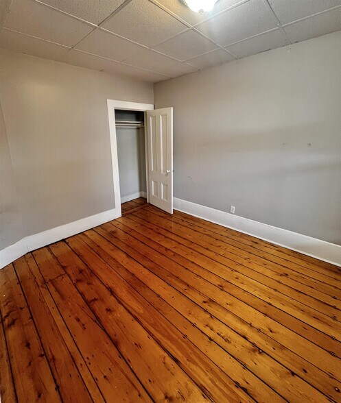 Building Photo - 9 School St